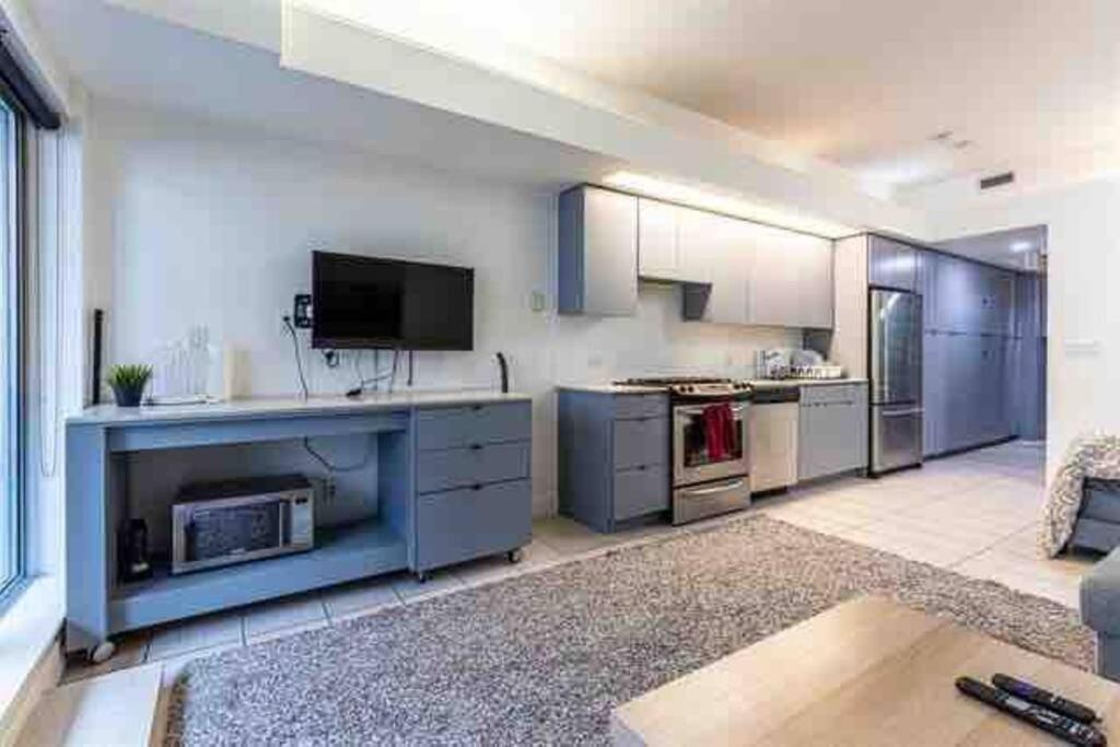Beautiful Apartment Downtown, Mins To Rogers Arena, Stadium, Restaurants, Shops Ванкувър Екстериор снимка