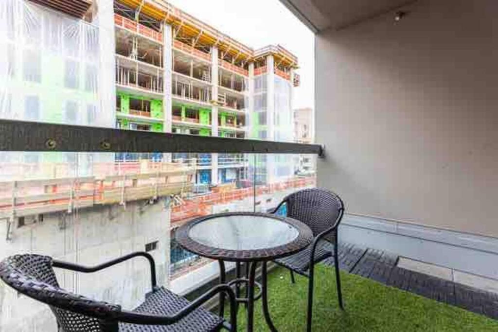 Beautiful Apartment Downtown, Mins To Rogers Arena, Stadium, Restaurants, Shops Ванкувър Екстериор снимка